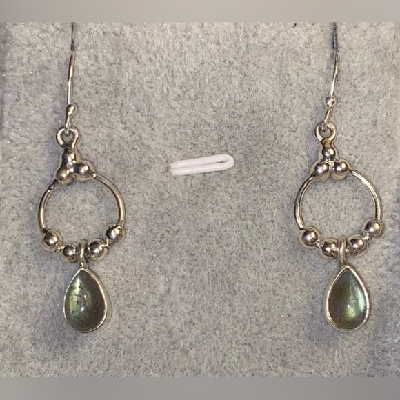 SALE! Beautiful Labradorite and 925 Sterling Silver Earrings - Picture 5 of 5